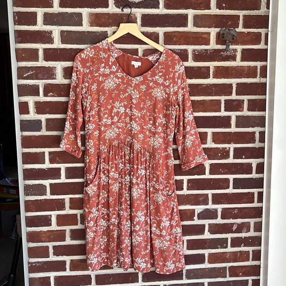 Garnet Hill Bohemian Pocket Detail dress in clay sari floral - Picture 2 of 7